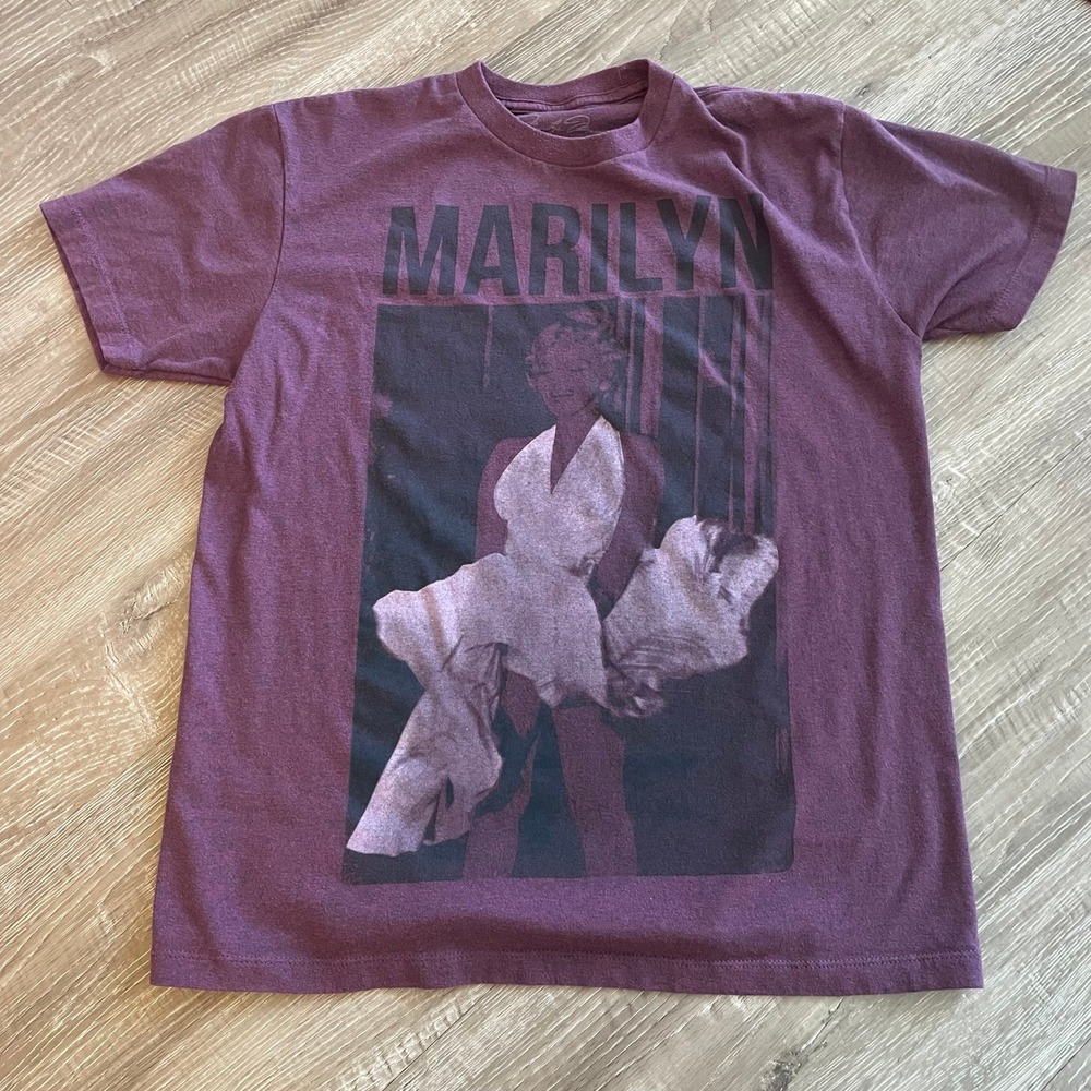 Marilyn Monroe Mens T-Shirt Size M Plum Cotton Blend Graphic Icon Short Sleeve
